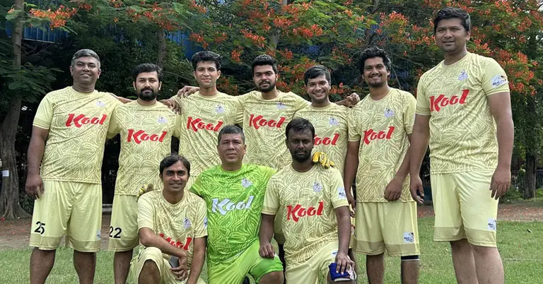এখন টিভি টিমের সদস্যরা